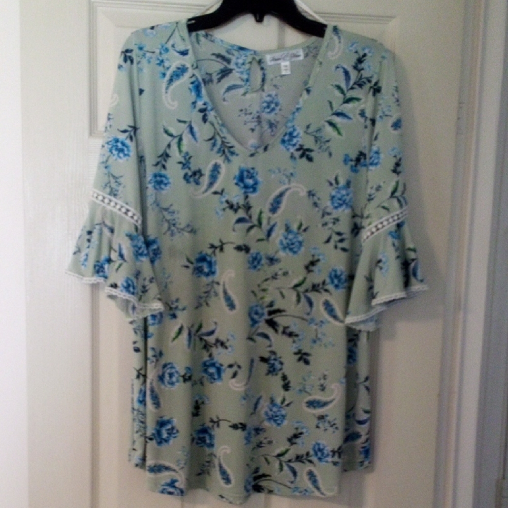 Stem &  Vine Floral Blue and White Women's Top